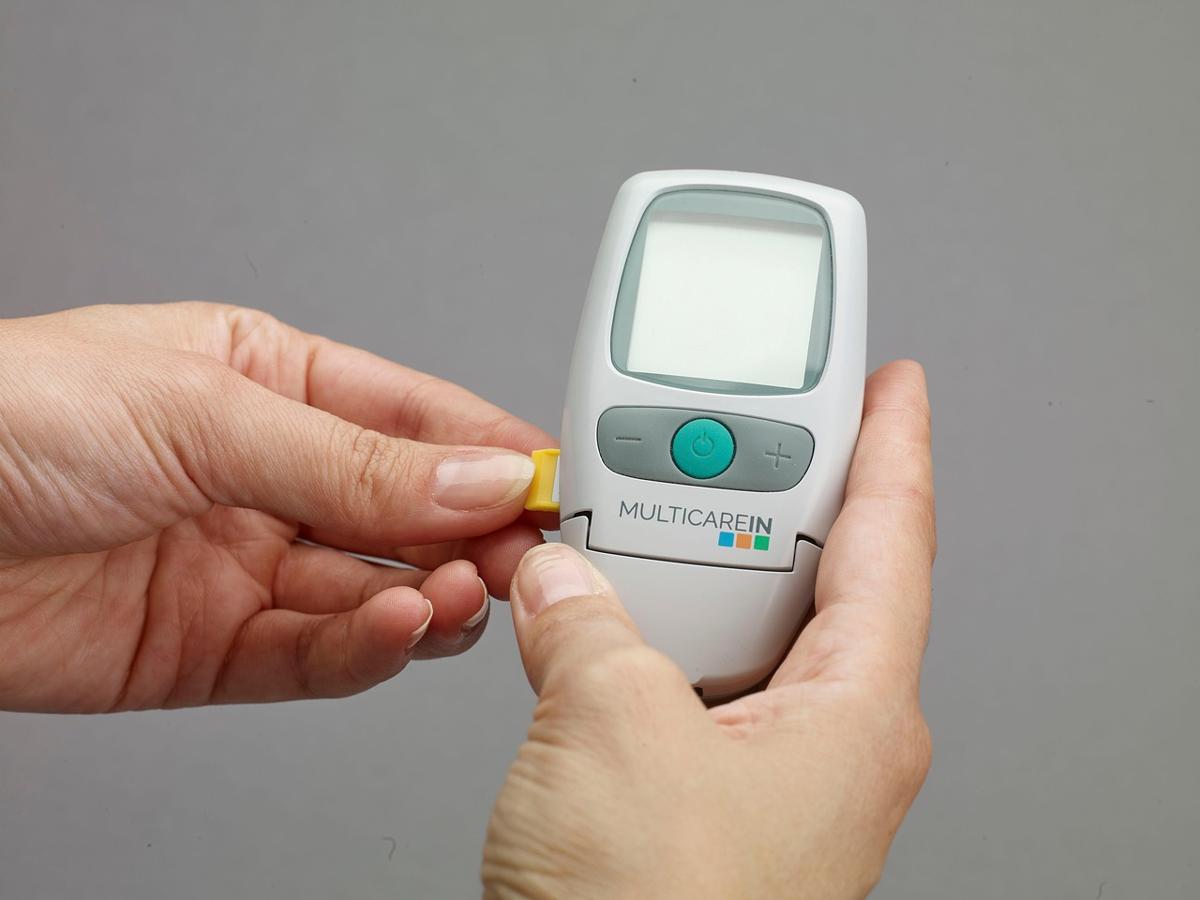 Illustration showing rusty keyhole refusing insulin key entry into cell